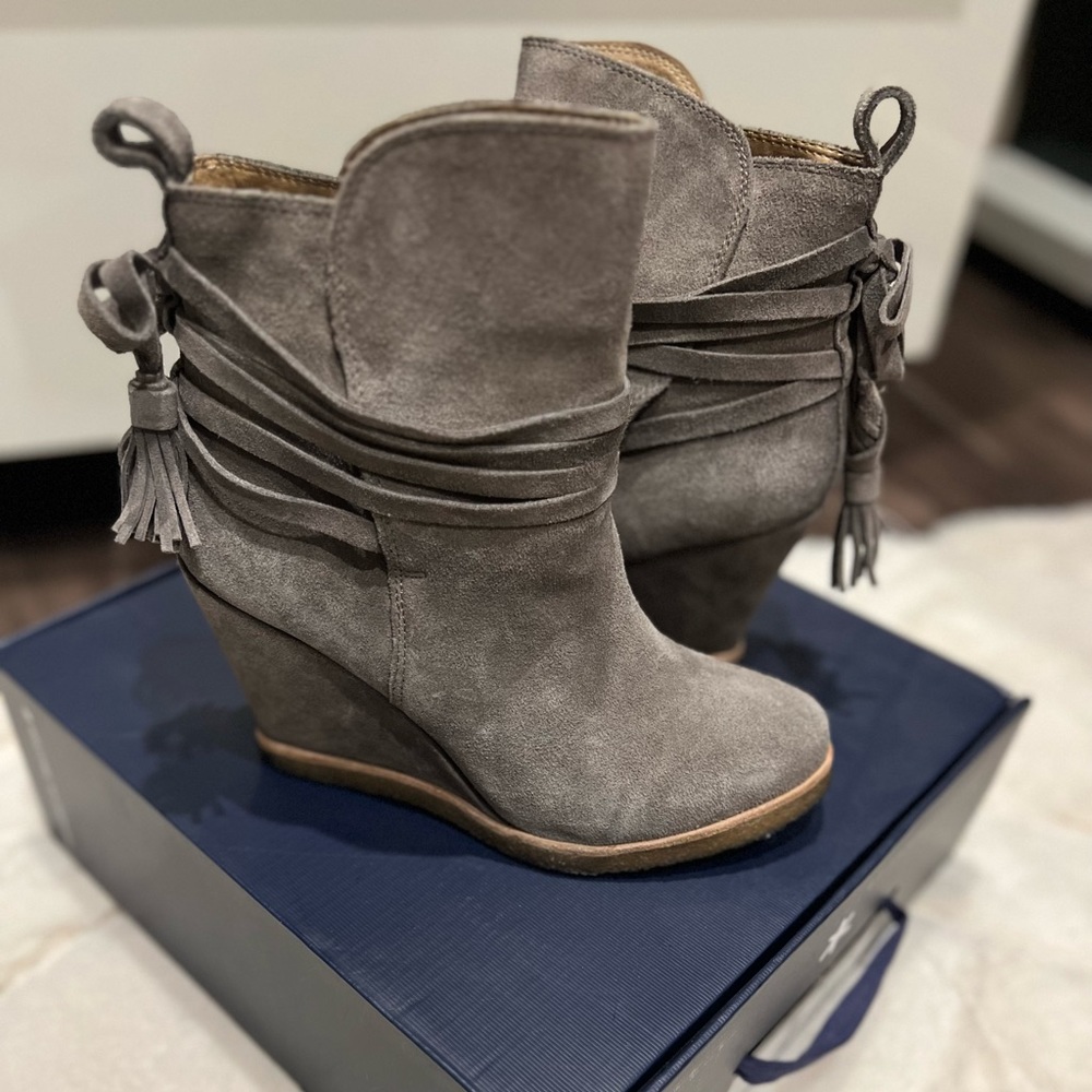 Splendid grey suede wedge booties in size 7M.